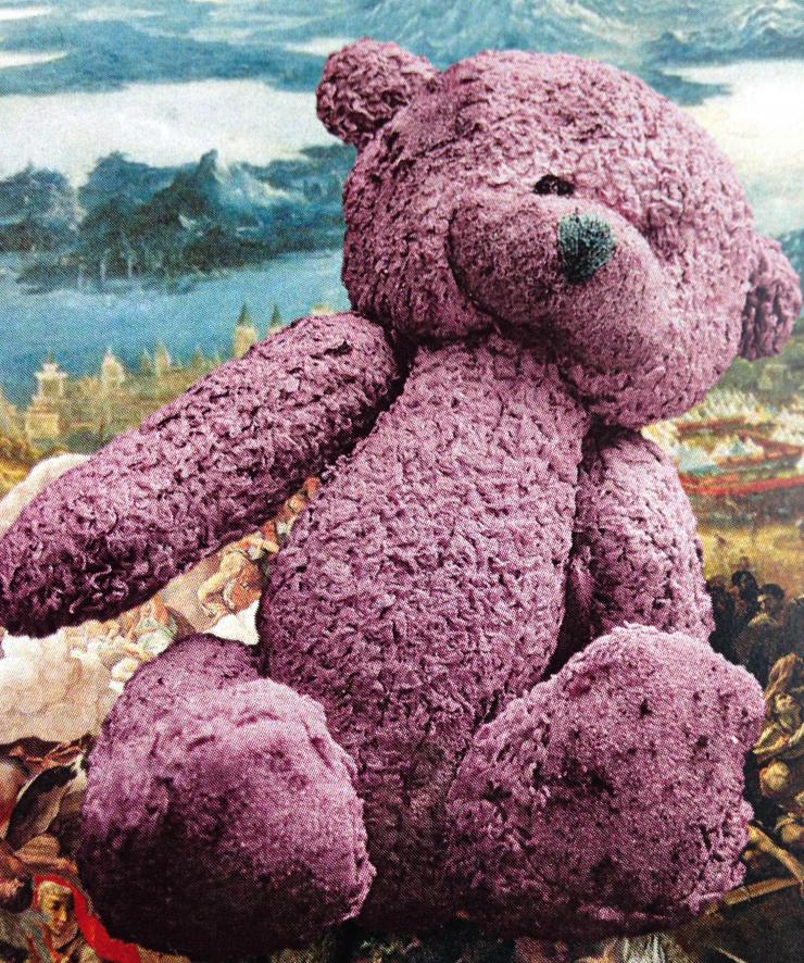 a photo of a stuffed bear 
