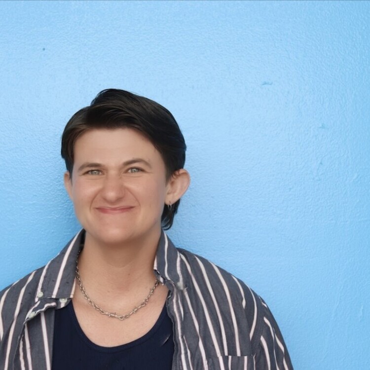 Profile picture for user carmenburbridge